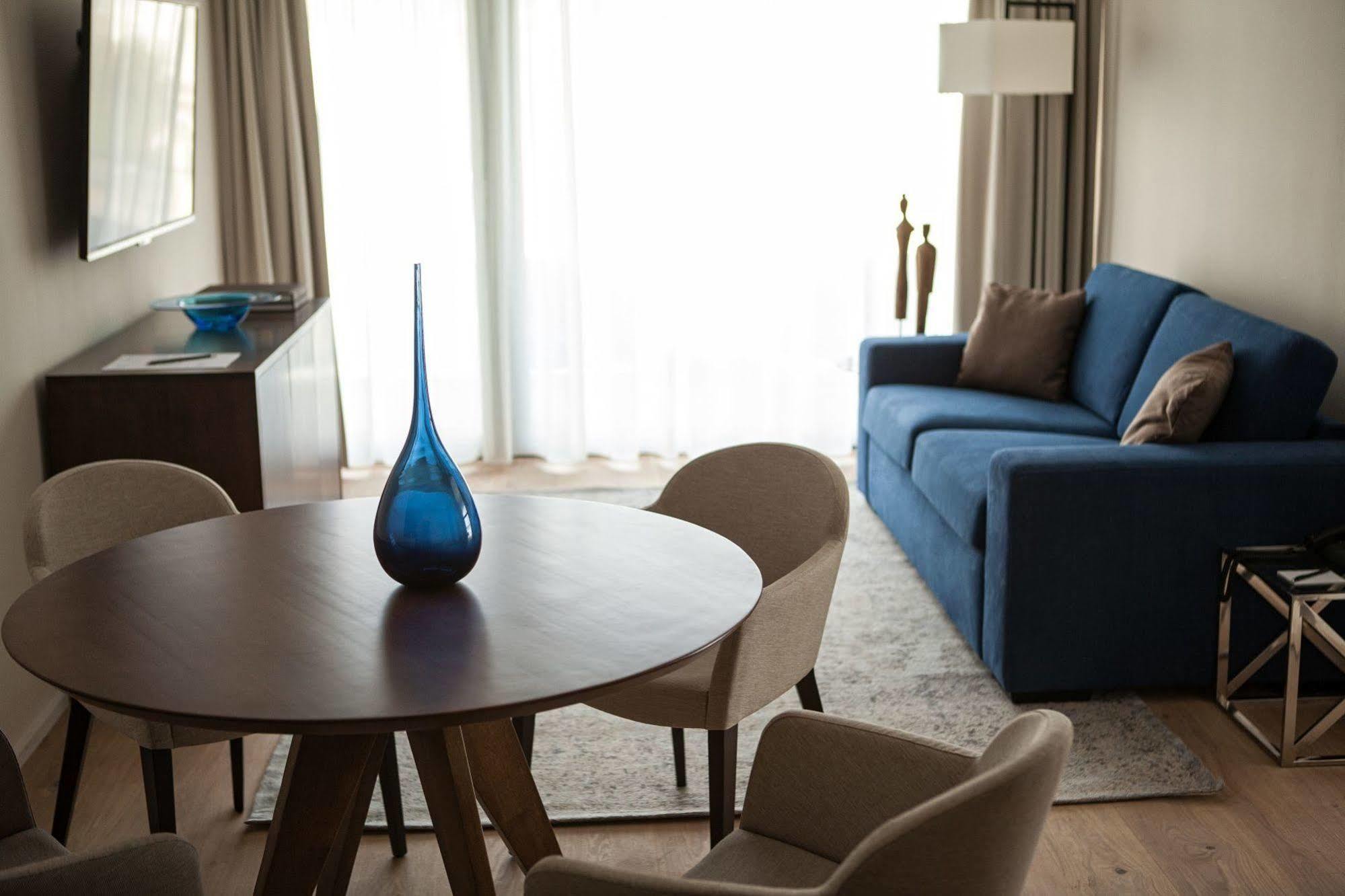 Suytes Aparthotel 4*